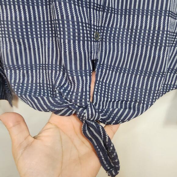 Roxy Women's Cropped Tie Front Striped Button Down Shirt Size Medium - Picture 7 of 9